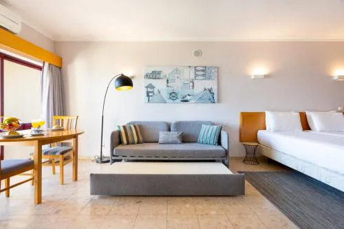#198 Praia Mar Apartment Pool & Location