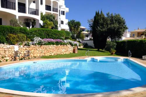 Apartment with pool 300 meters from the beach