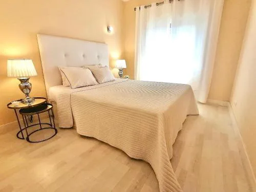 Beachfront Seaview Litoralmar apt, Fast WIFI, Airco, Pool, Private Parking