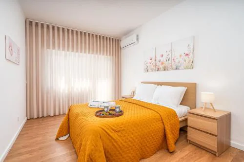 Bright & Spacious Flat w/ Balcony by Host Wise