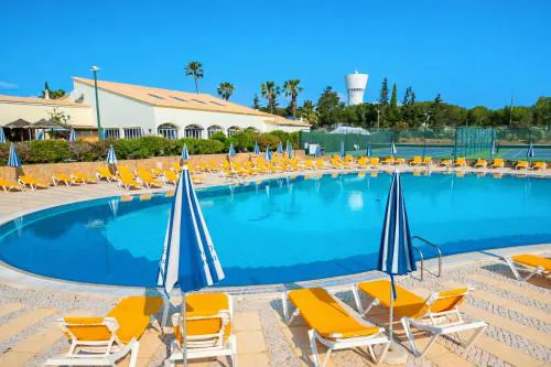 Ground-Floor Apartment with WiFi, Pool, Jacuzzi, Tennis