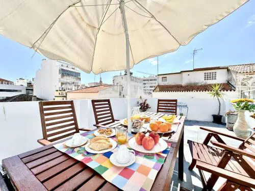 Laila Summer Escape by GT House