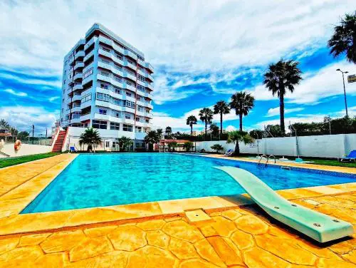 Large 2 bedroom flat with swimming pool and air-conditioning