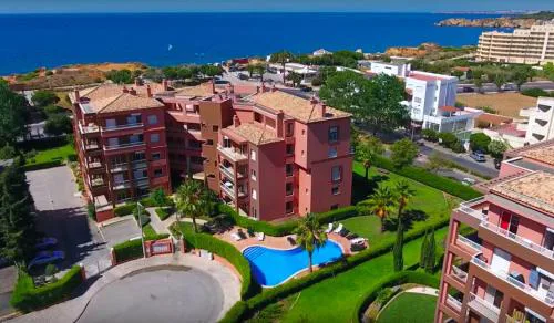 Litoral Mar Dream 17, beach front, free Wi-fi, private parking, pool