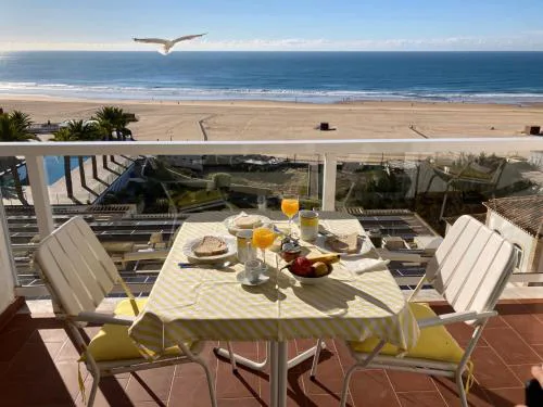 Mar no Horizonte - Seafront 2BR Apartment with Balcony and Garage