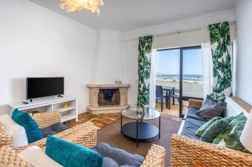 Marina and River Views Apartment
