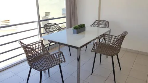 Marina Hillside Apartment - sun, sand and sea