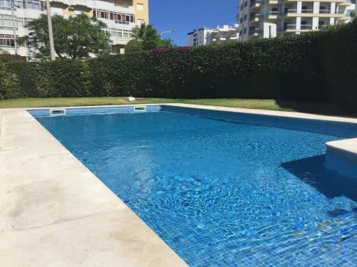 Nice Apartment Sleeps 2 with Parking and Pool