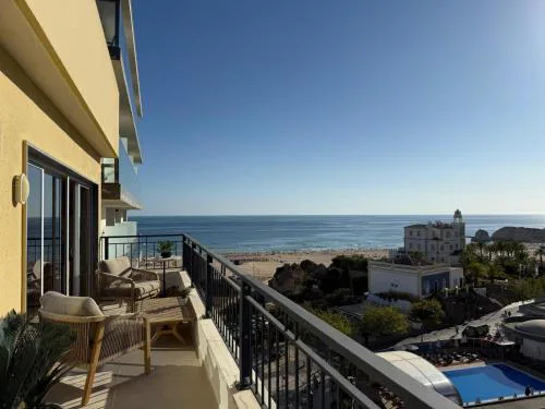 Prime located penthouse w seaview