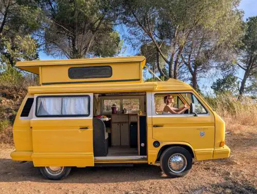 Rent a Blue Classics's Campervan vw t3 amarela - Algarve - Faro - Portugal