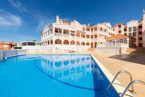 Solar do Vau 2 bed with Pool, Short Walk to Beach!