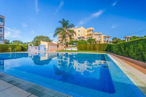 Sunny 1BDR Flat with Pool in Vau by LovelyStay