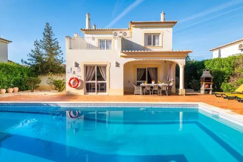 Villa Oasis, Piscina, Jacuzzi, Ténis e Praias!