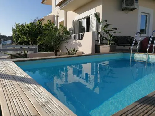 Vivenda Geminada com piscina a 10 minutos a pé da praia, by QoZzy