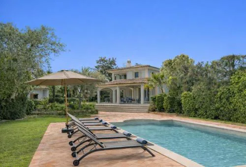 Sunny Algarve Villa with Private Pool and Near Beach