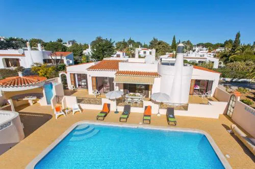 Villa Cor de Rosa by Villa Plus