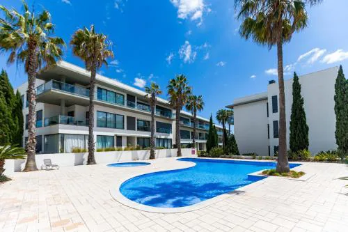 Cavalo Preto Luxury Beach Apartment by Golden Zenith