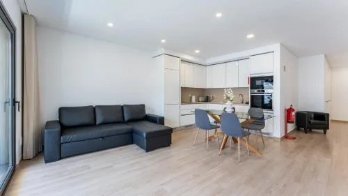 Elegant 2BDR Apartment in Quarteira by Lovelystay