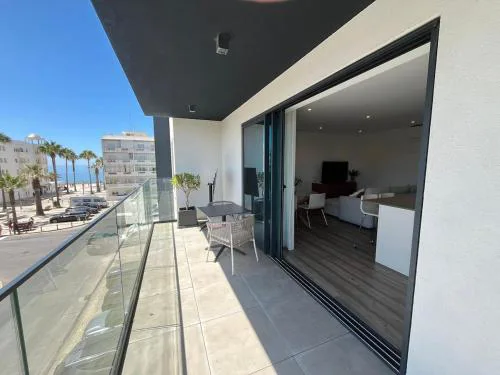 NEW Apartment, Sea Front & Shared Pool