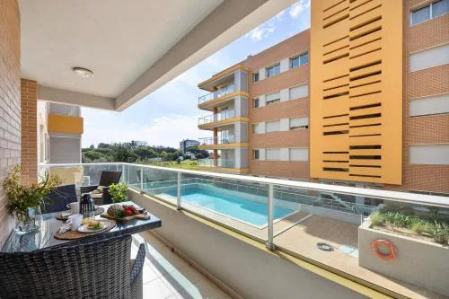 Pool with Beach 10' Away - Comfort and Tranquility