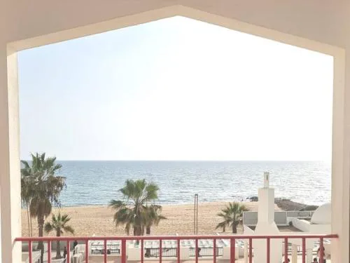 Seaside Serenity: 1BR with Breathtaking Ocean View
