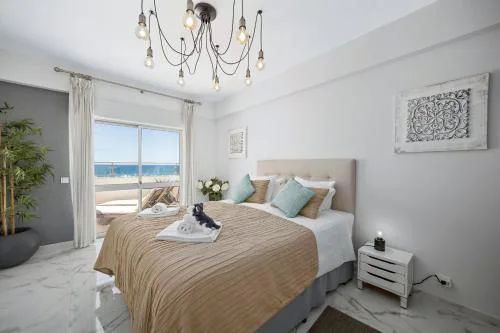 Stylish Algarve Apartment with Spacious Terrace & Sea Views