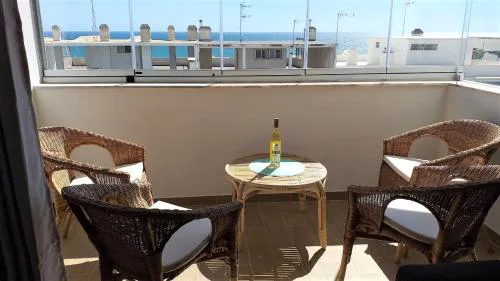 T1 Mira Praia 7 - Remodelado, Ar-Condicionado, Vista Mar, Wifi