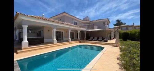 The Beverly Vilamoura