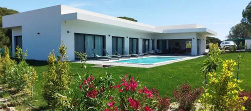 Valverde 3 Villa, Vilamoura, Algarve, only 5 minutes from Marina, Golf and Beach