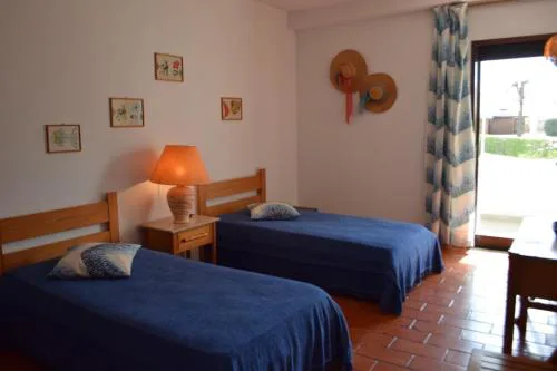 Apartamento T2 com Piscina e Wifi a 350 metros da Praia