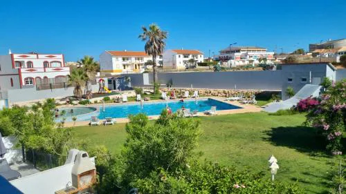 ENJOY POOL, BEACH and more at this nice 2bedroom apartment only 3 minutes from Mareta's Beach