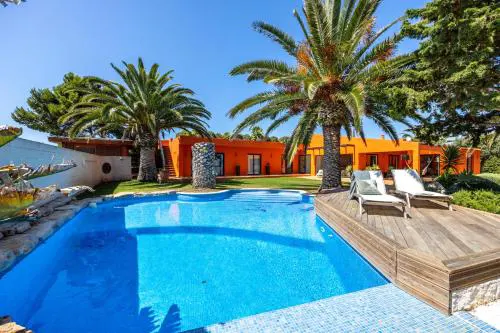 Unique Villa -1 km to Beach, private Natural pool, Tennis Court & Jumping Mat
