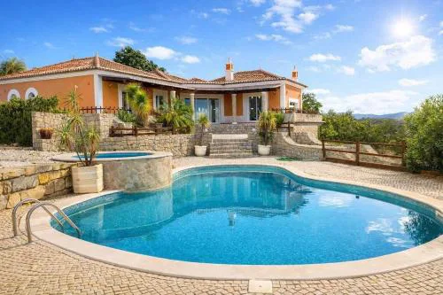 Villa Topázio - 4 Bedrooms, Private Pool, Jacuzzi, Airco & Sea Views!