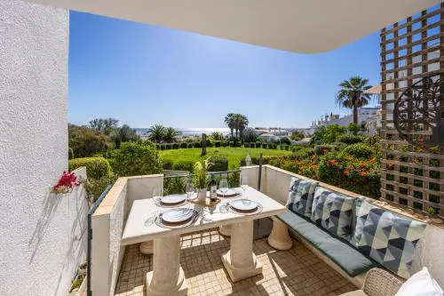 1C Waterside with Shared Pool