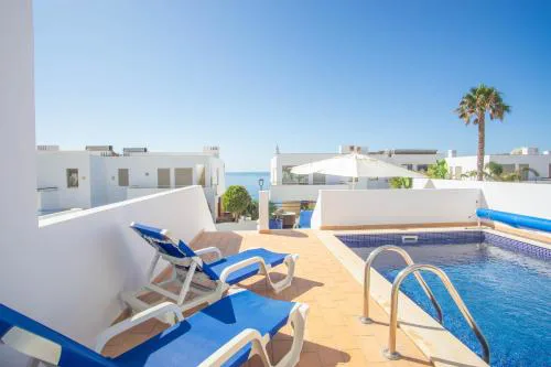 Baleias Guesthouse - 3 Bedroom Townhouse with private pool & sea view