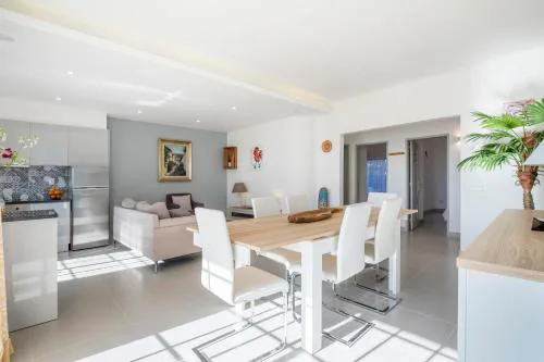 Beautiful Seaview 2 Bedroom Apartment