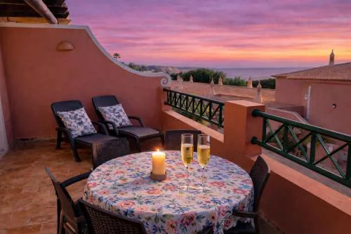 Casa Da Luz 86 - 2 bedrooms & seaview Town house , salt water pool , wifi