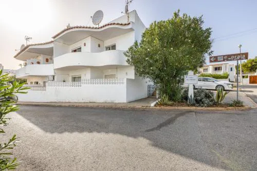 CoolHouses Algarve, Luz, 1 bed flat, top floor, a stone's throw to the beach, Casa Isabell
