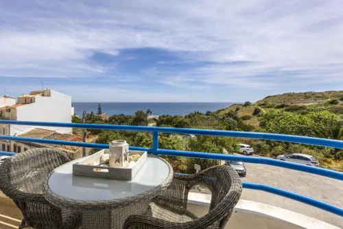 CoolHouses Algarve Luz, 2 Bed top floor flat, amazing sea view, central. Delicia do Sol