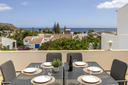 CoolHousesAlgarve Luz, 3 bed linked house, pool, superb panoramic sea view, Casa das Buganvílias
