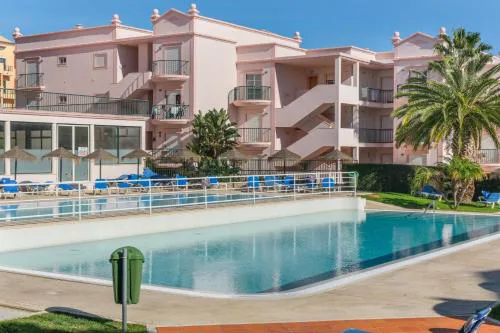 Luz casas-St James 215, 3 bedrooms,wi fi, air con,shared pool