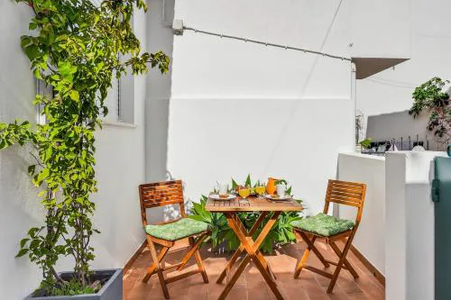 Pátio da Luz 1Bdr House by LovelyStay