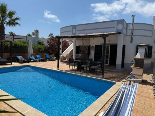 Spacious 3 bedroom villa with pool