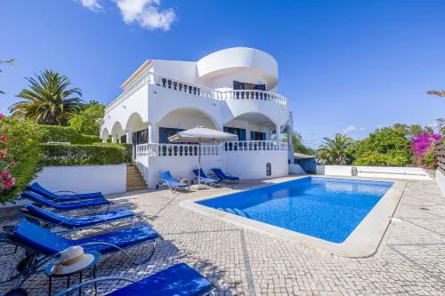 Spacious villa with sea view and heated pool - Luz