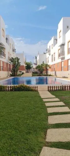 2-bed Apartment 5-min Walk to Cabanas Beach Shared Pool Free Parking