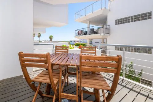 Apartamento Vista Mar no Golden Club com acesso Piscinas & Praia