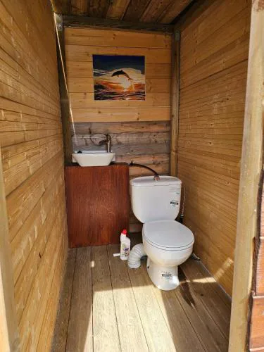 Cabin Sleeps 2 with Enclosed Garden