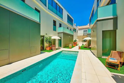 Executive Townhouse, Tavira Centre, Shared Pool