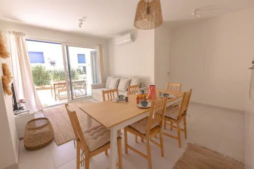 Modern 2BR Apartment with Pool, Gym & Garden
