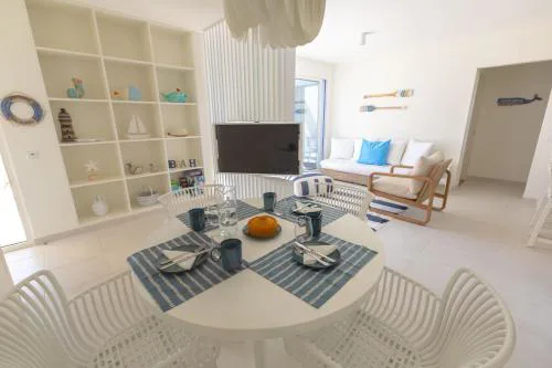 Modern 3BR Family Apt, Private Pool, Near Ria Formosa